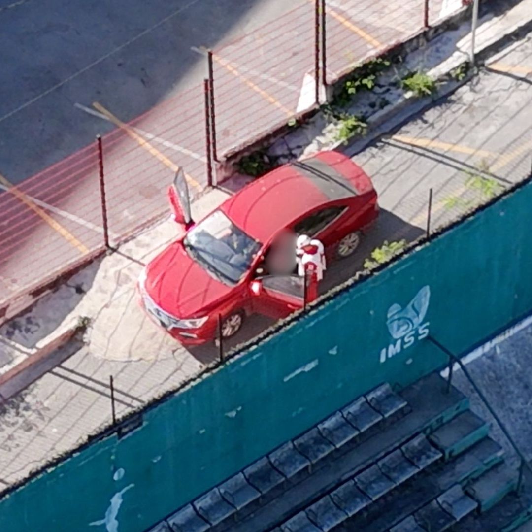 Auto de empleado del IMSS asesinado antes de llegar a su trabajo