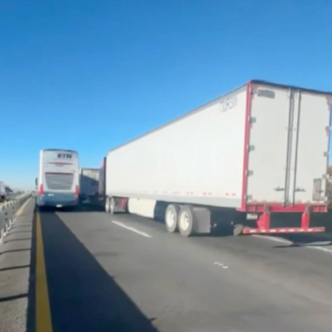 Sigue Bloqueo de Campesinos en la Carretera Pénjamo - La Piedad en Guanajuato. Foto: Nmás Bajío
