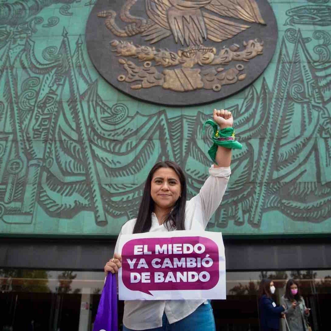 Olimpia Coral frente al Congreso de la Unión