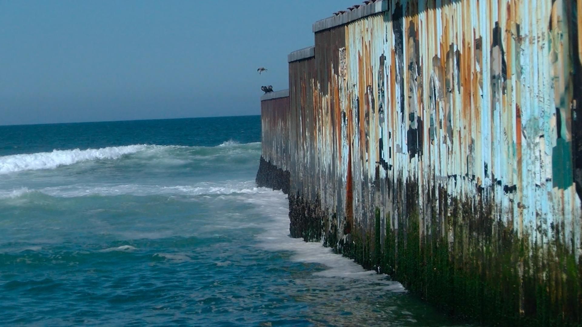 Muro Fronterizo en Playa de Tijuana