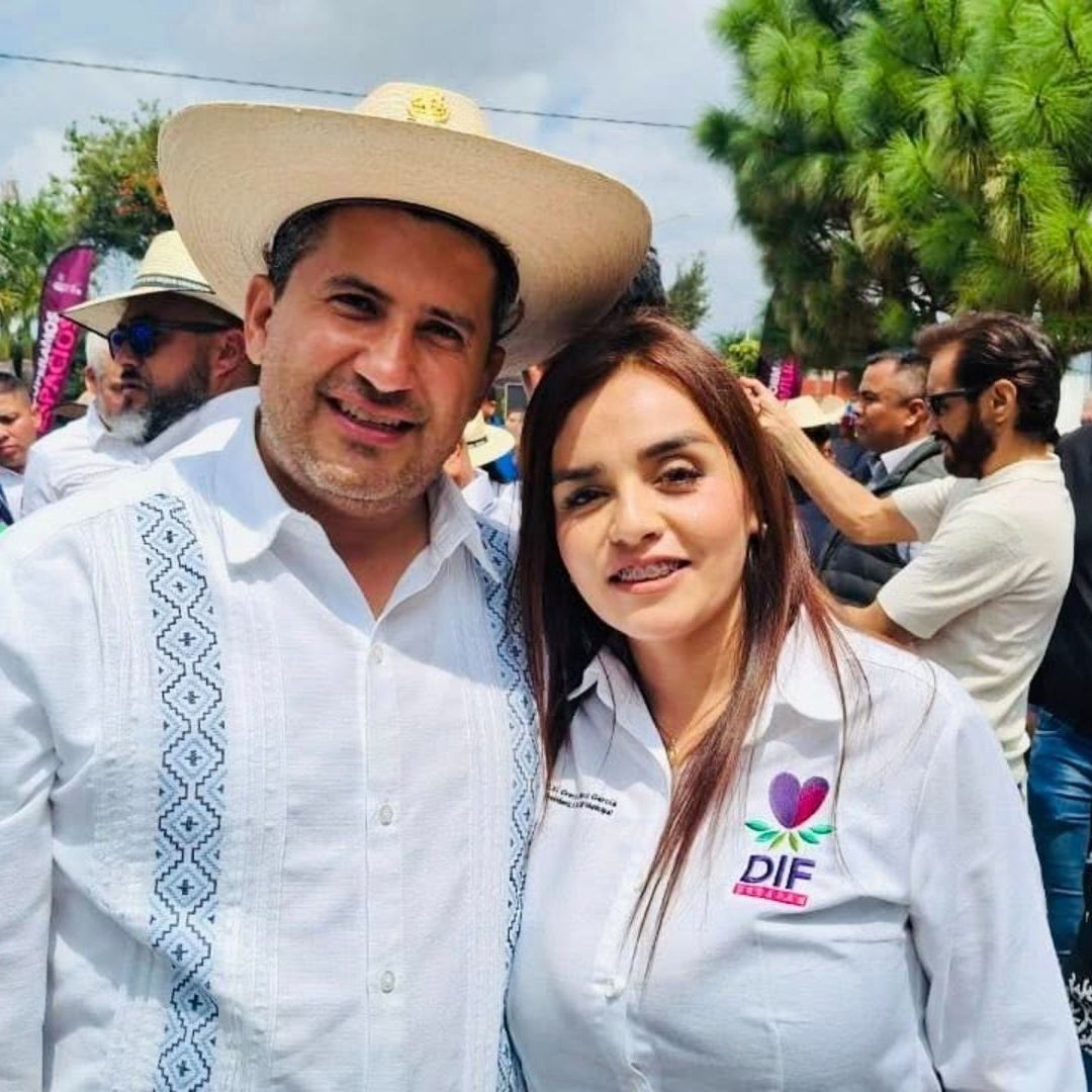 Carlos Manzo, alcalde de Uruapan, y su esposa Gracia Quiroz