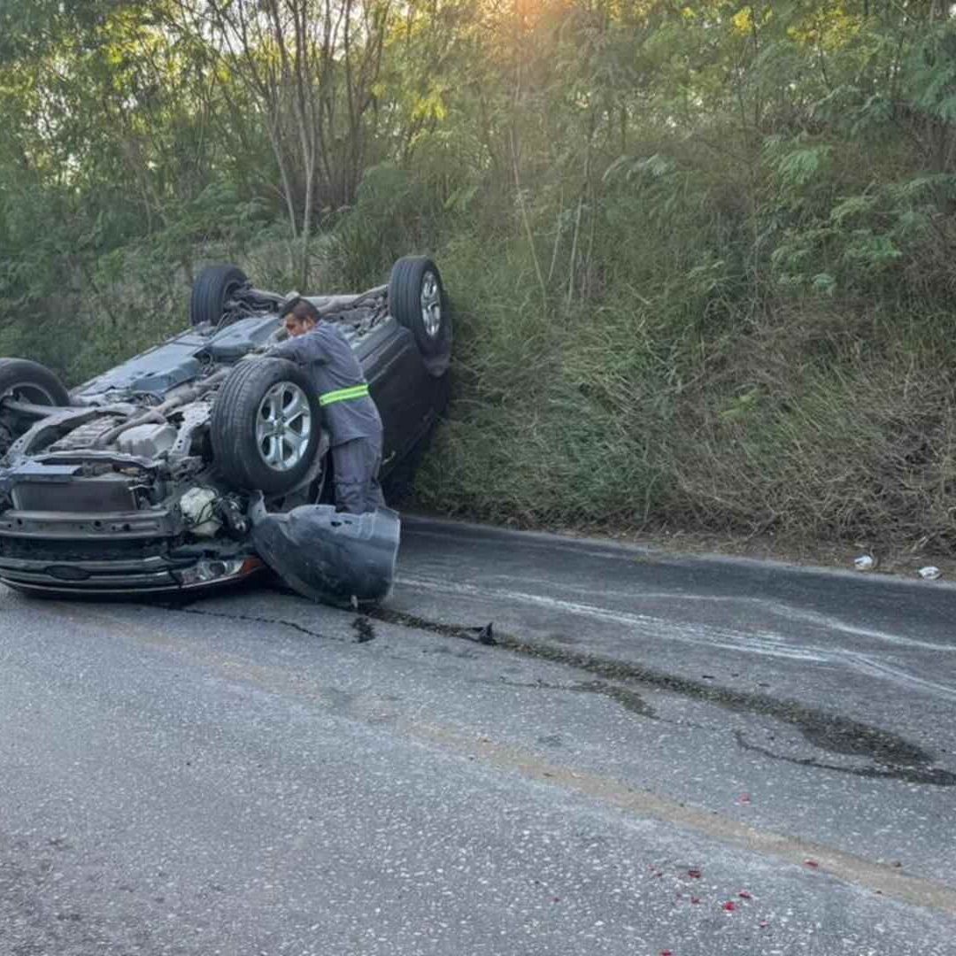 Estudiante Vuelca Sobre la Carretera Tampico - Valles