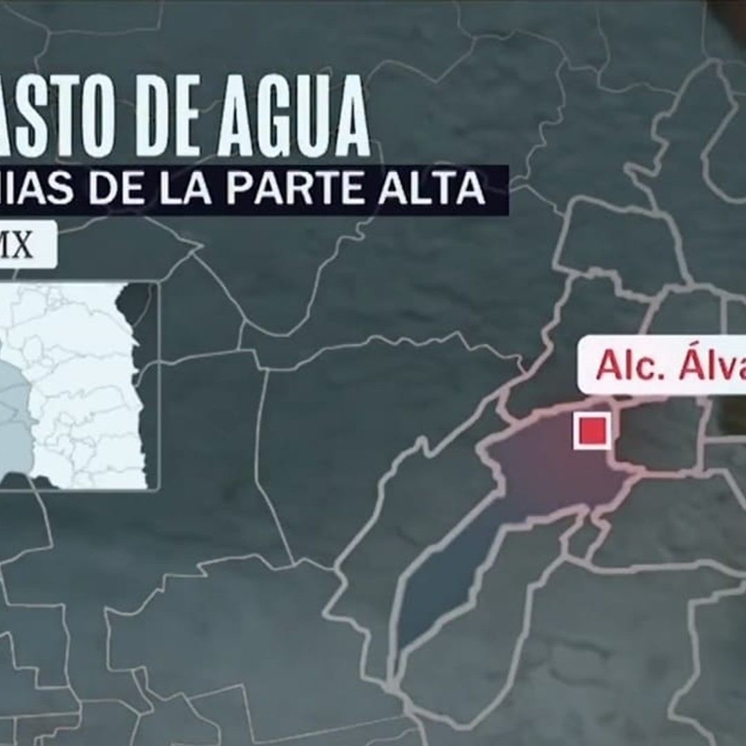 Adultos mayores esperan pipas para abastecerse tras prolongada falta de agua