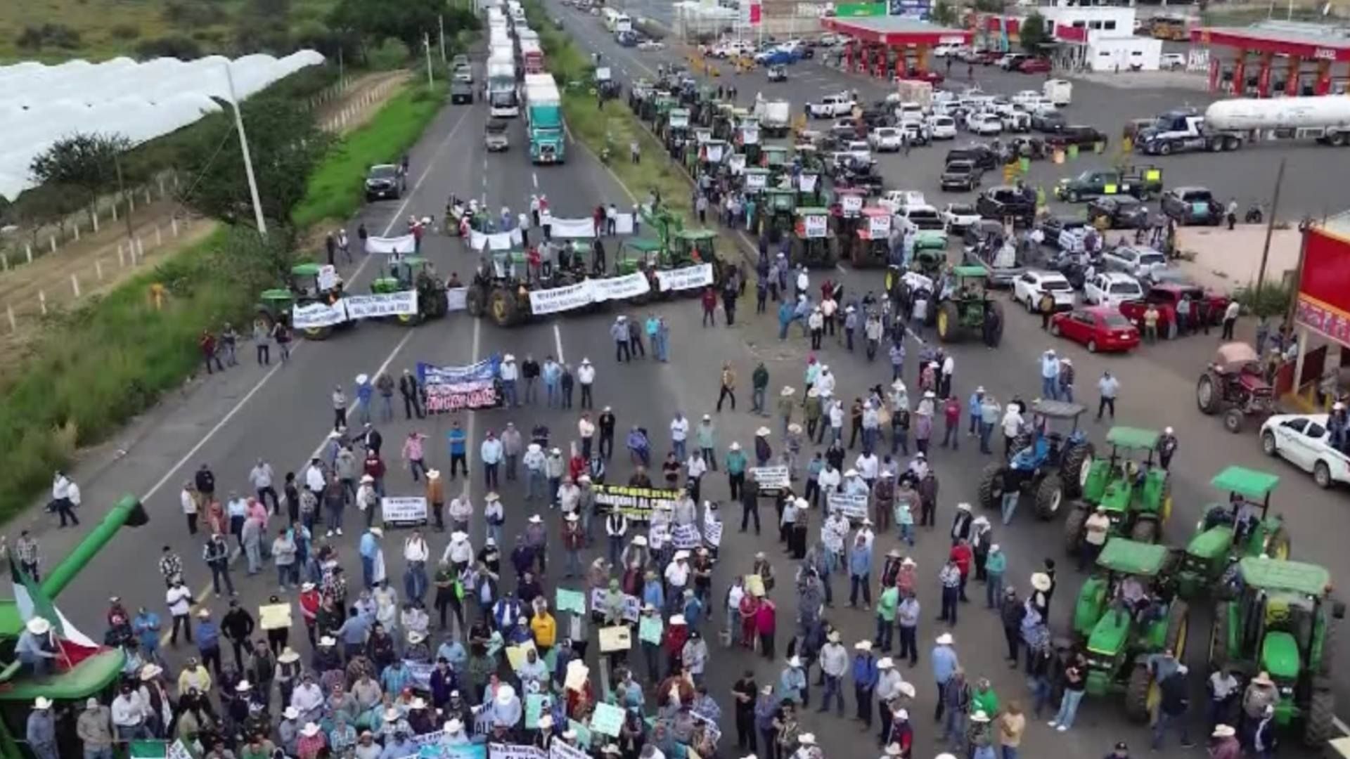 Cierran carreteras en Guanajuato. En Jalisco no se reportan bloqueos.