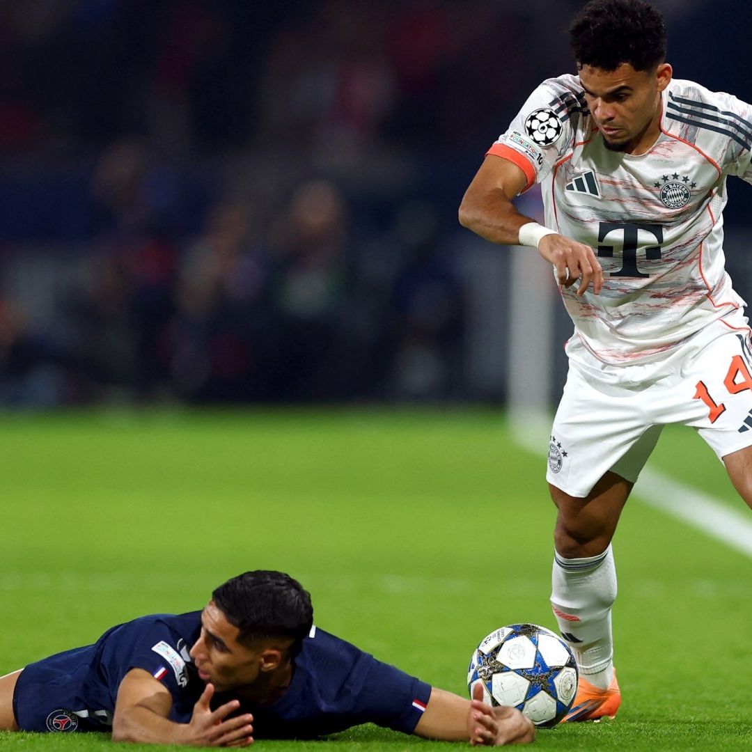 El delantero colombiano Luis Díaz le pasó por encima a los defensas del París Saint-Germain.