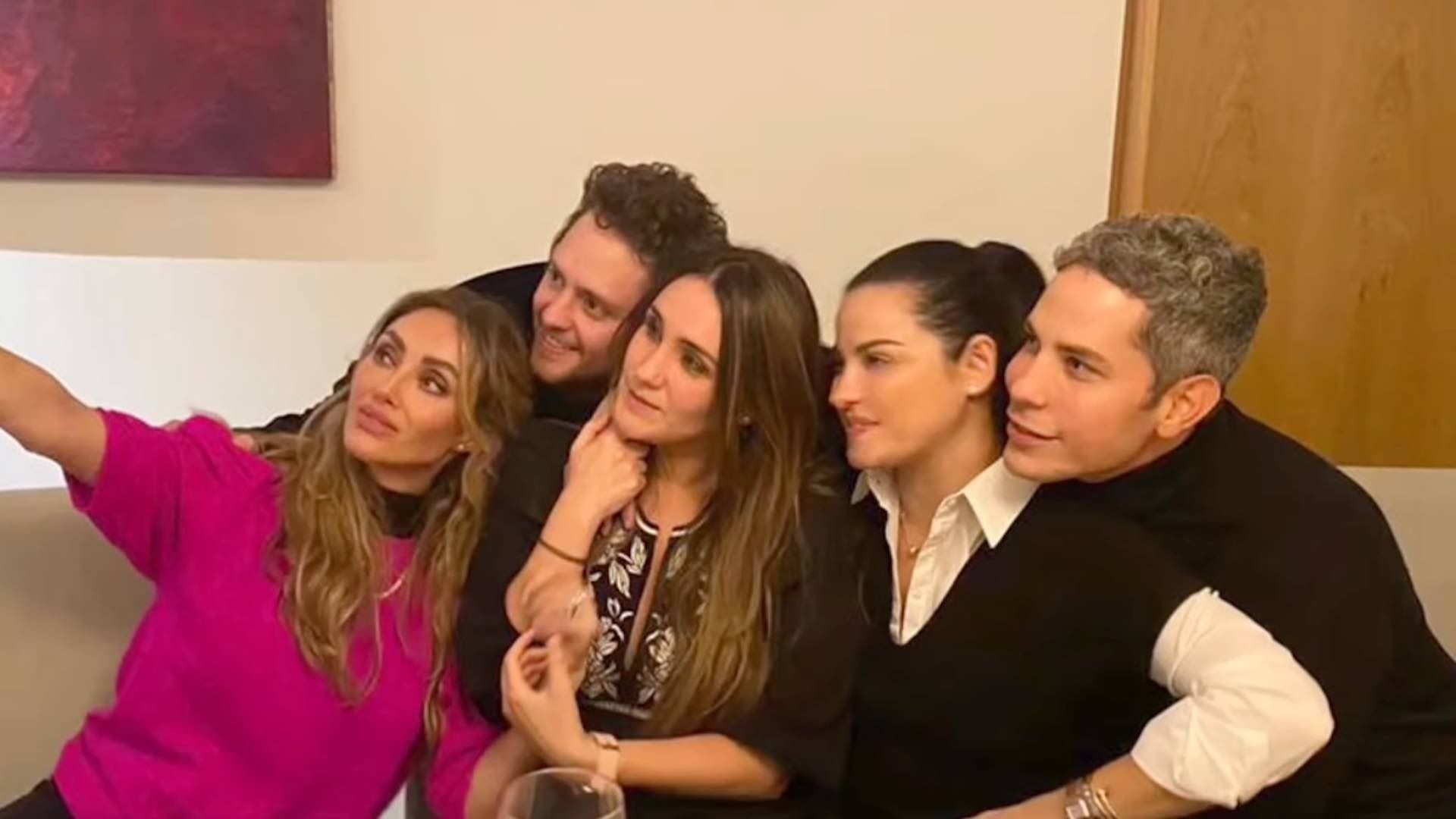 Integrantes de RBD se toman fotografía
