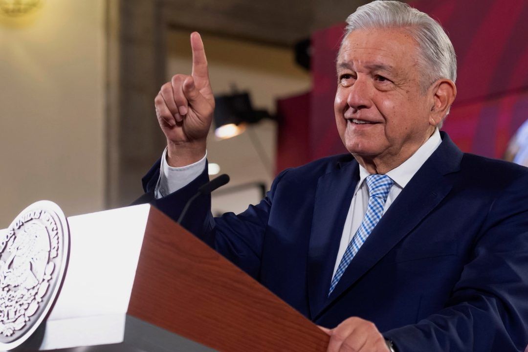El presidente Andrés Manuel López Obrador presenta su mañanera desde Palacio Nacional
