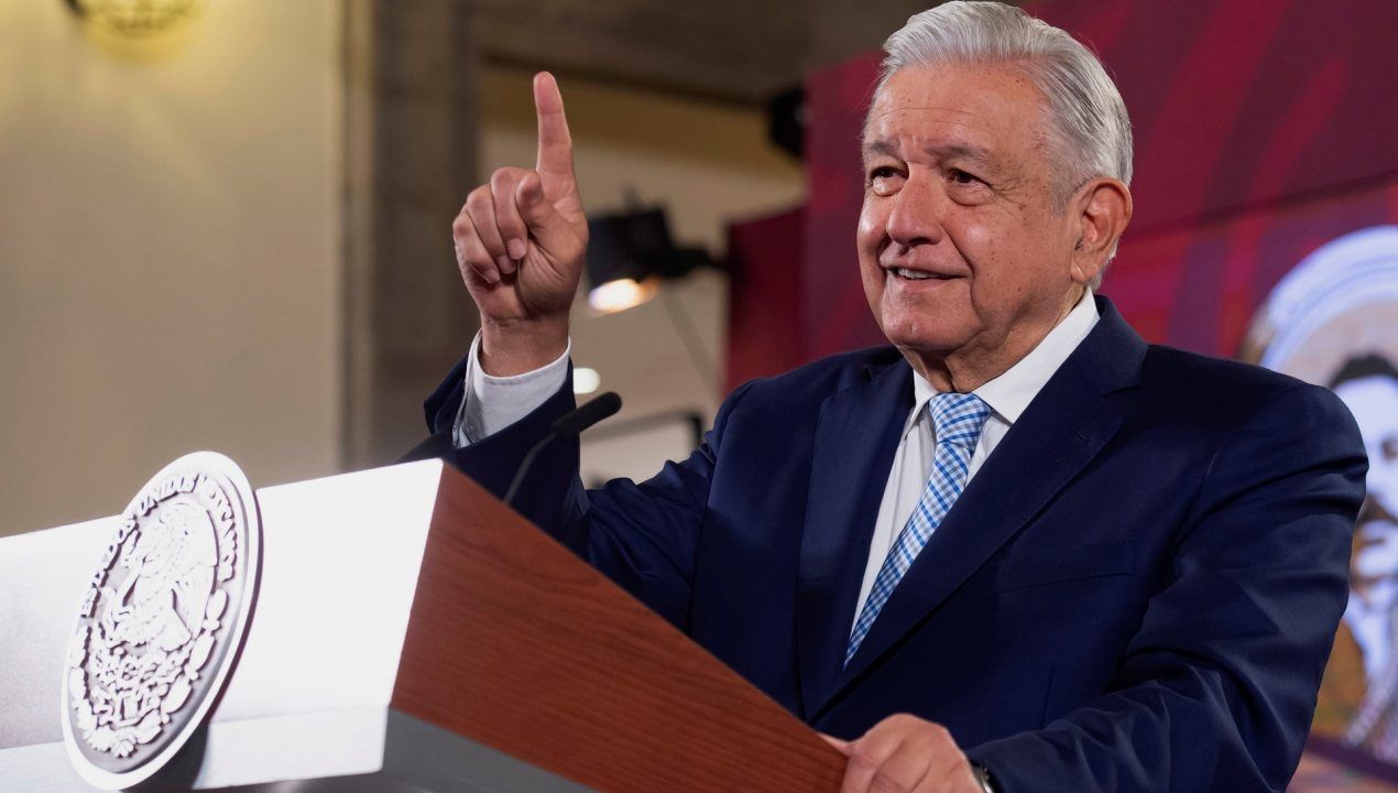 El presidente Andrés Manuel López Obrador presenta su mañanera desde Palacio Nacional