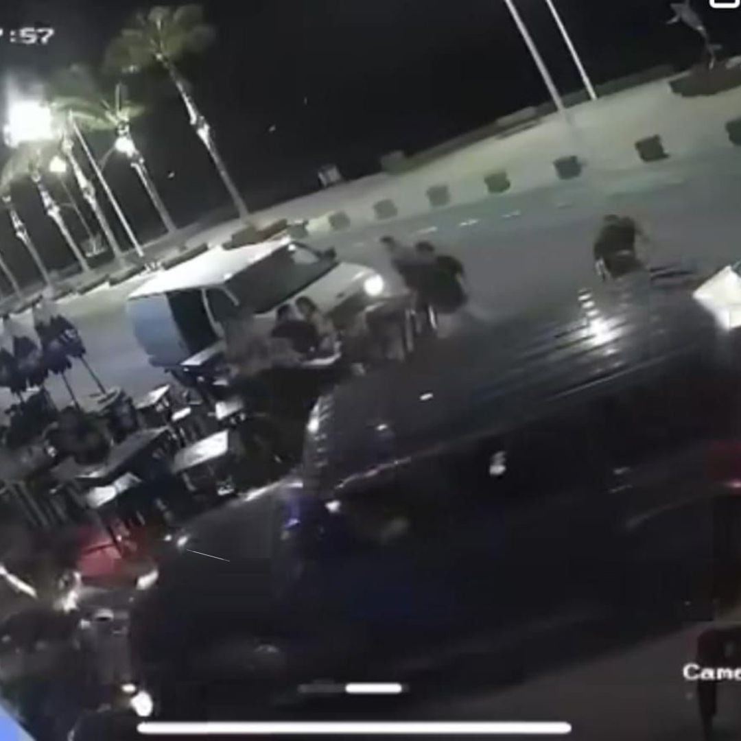 Camioneta Atropella a Personas en Malecón de La Paz