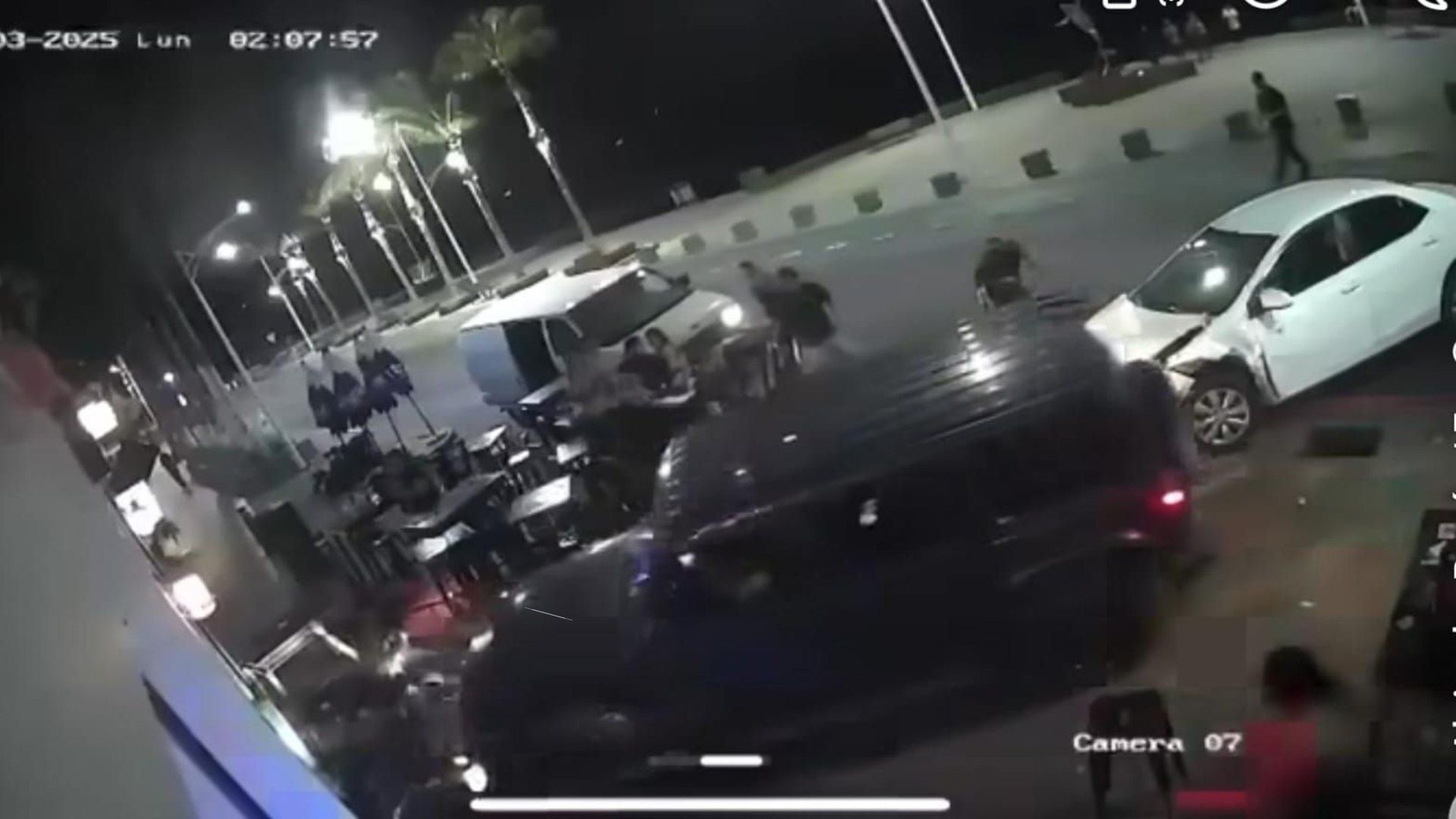 Camioneta Atropella a Personas en Malecón de La Paz