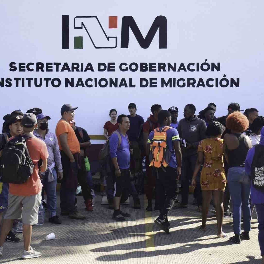 Migrantes decidieron acampar a fuera de la Estación Migratoria Siglo XXI