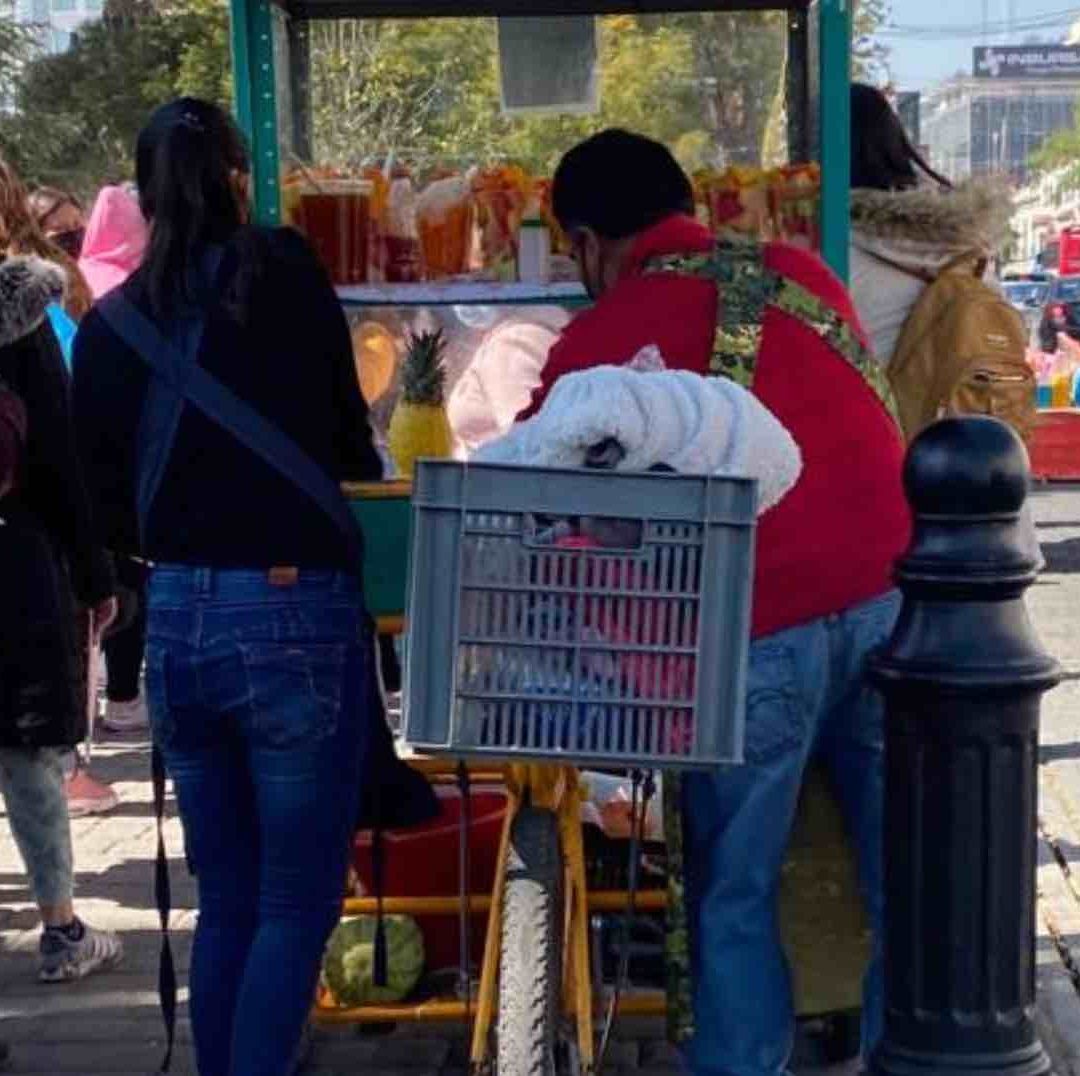 Denuncian Comercio Ambulante en Jardín Juárez
