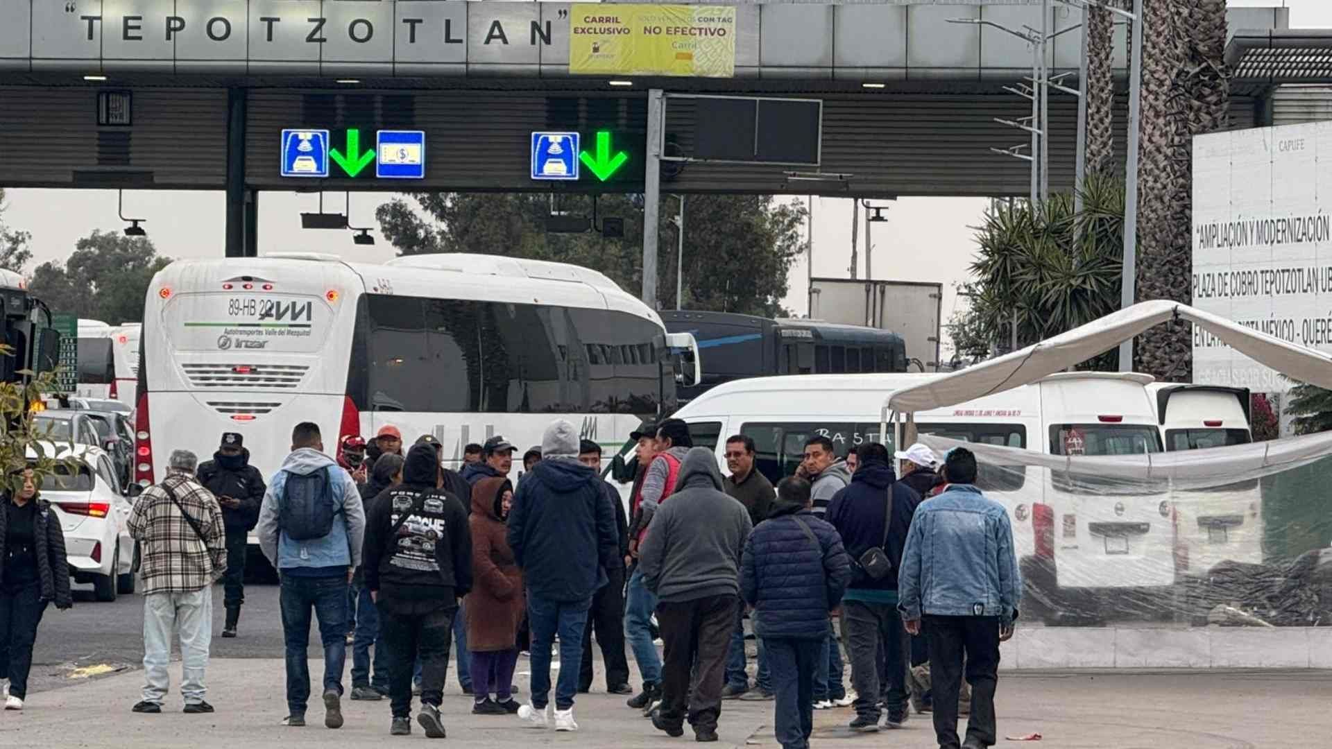 Presencia de manifestantes en la caseta de Tepotzotlán, de la autopista México-Querétaro. Foto: N+