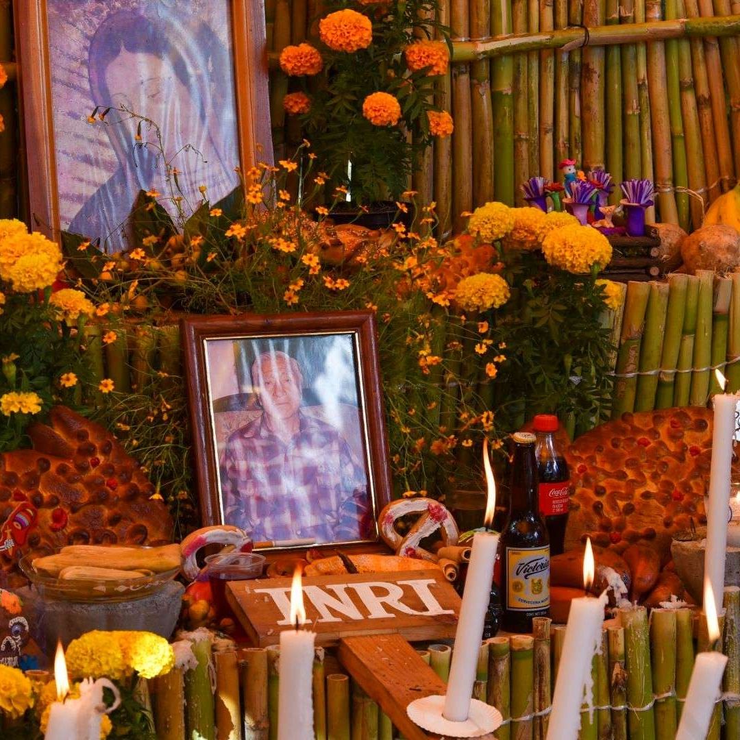 Ofrenda Día de Muertos 2025