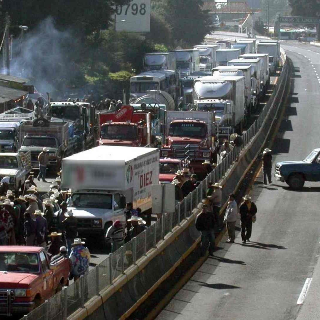 Bloqueo de campesinos hoy. Foto: Cuartoscuro
