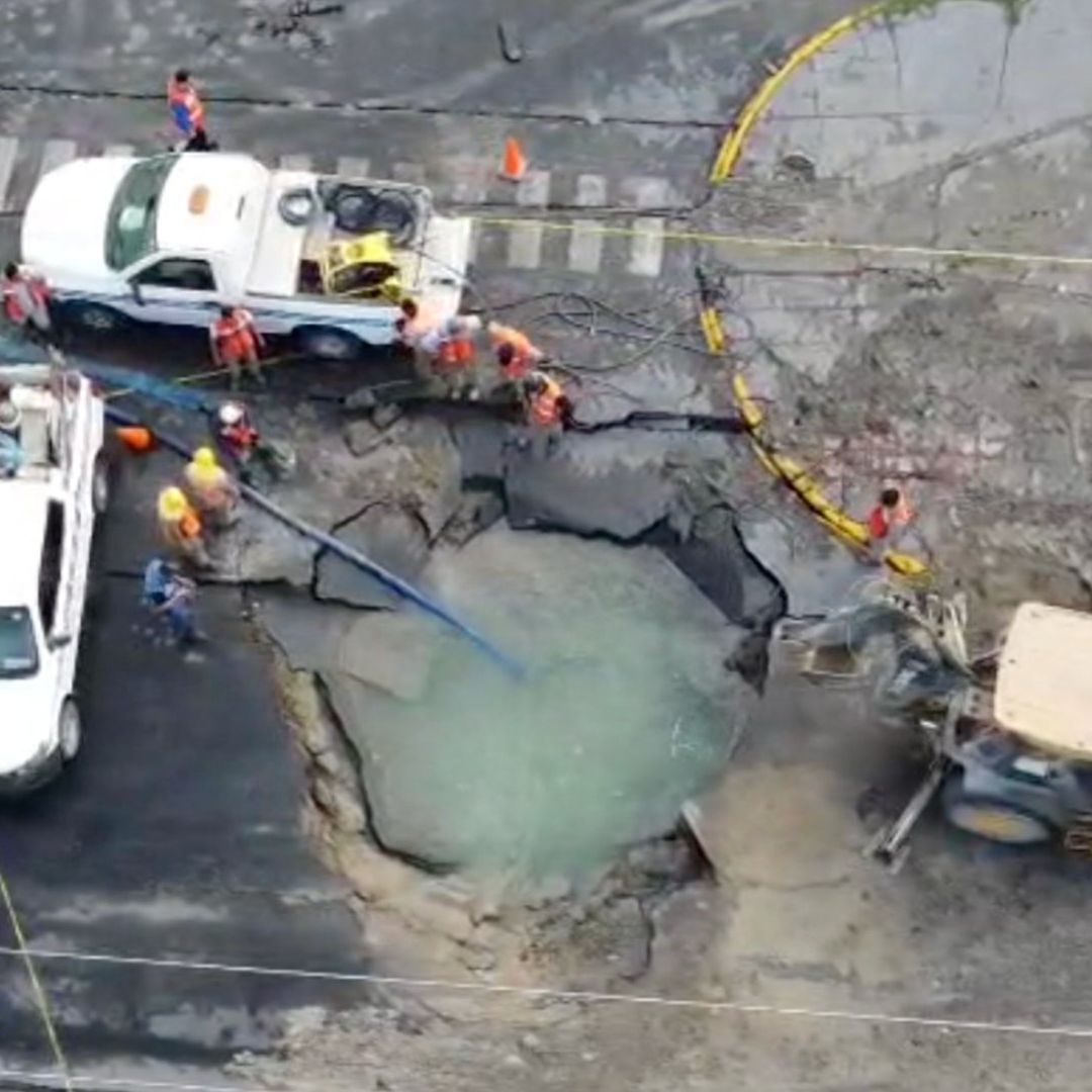 Toma aérea de la mega fuga de agua potable en avenida López Mateos