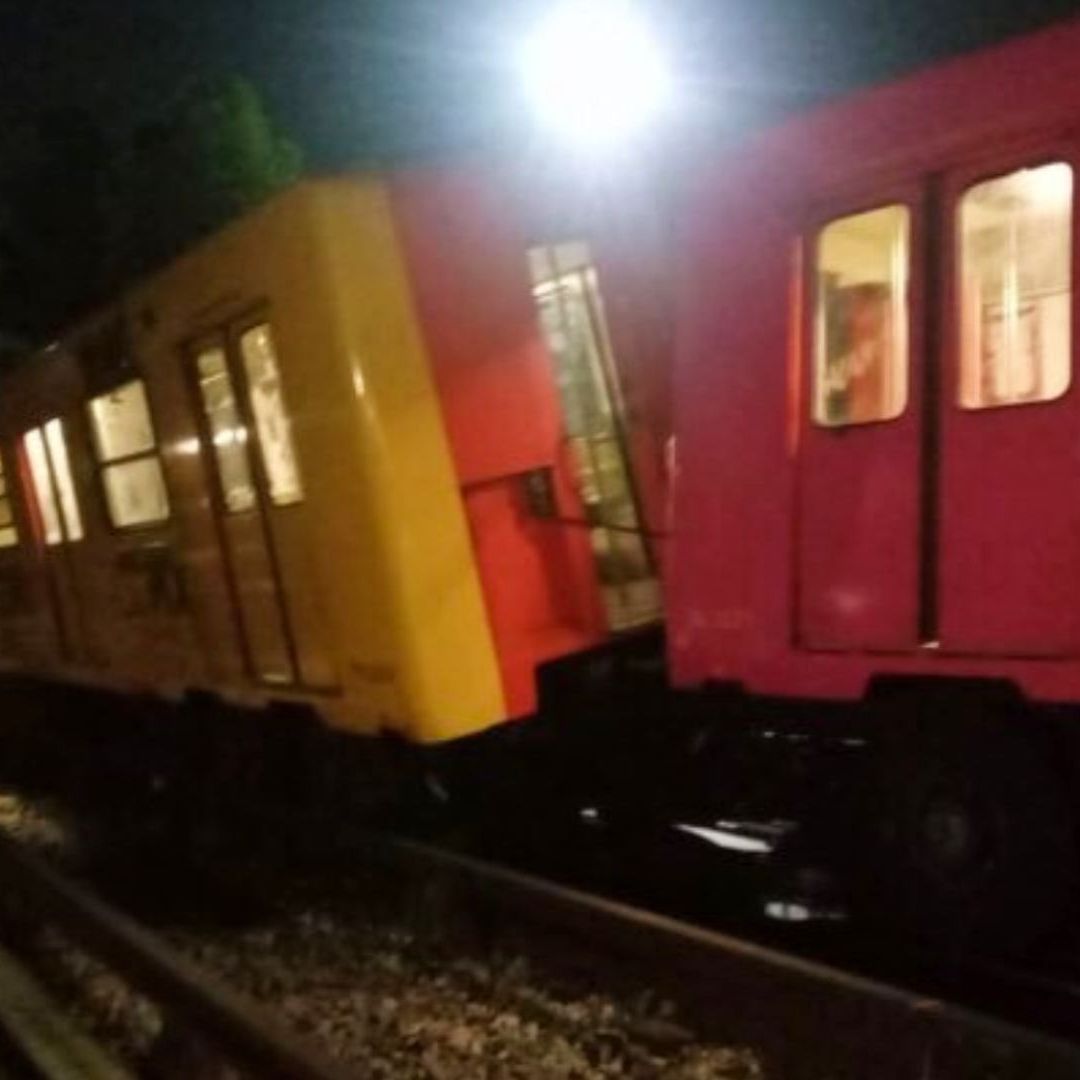 Vagón del Metro se ladea