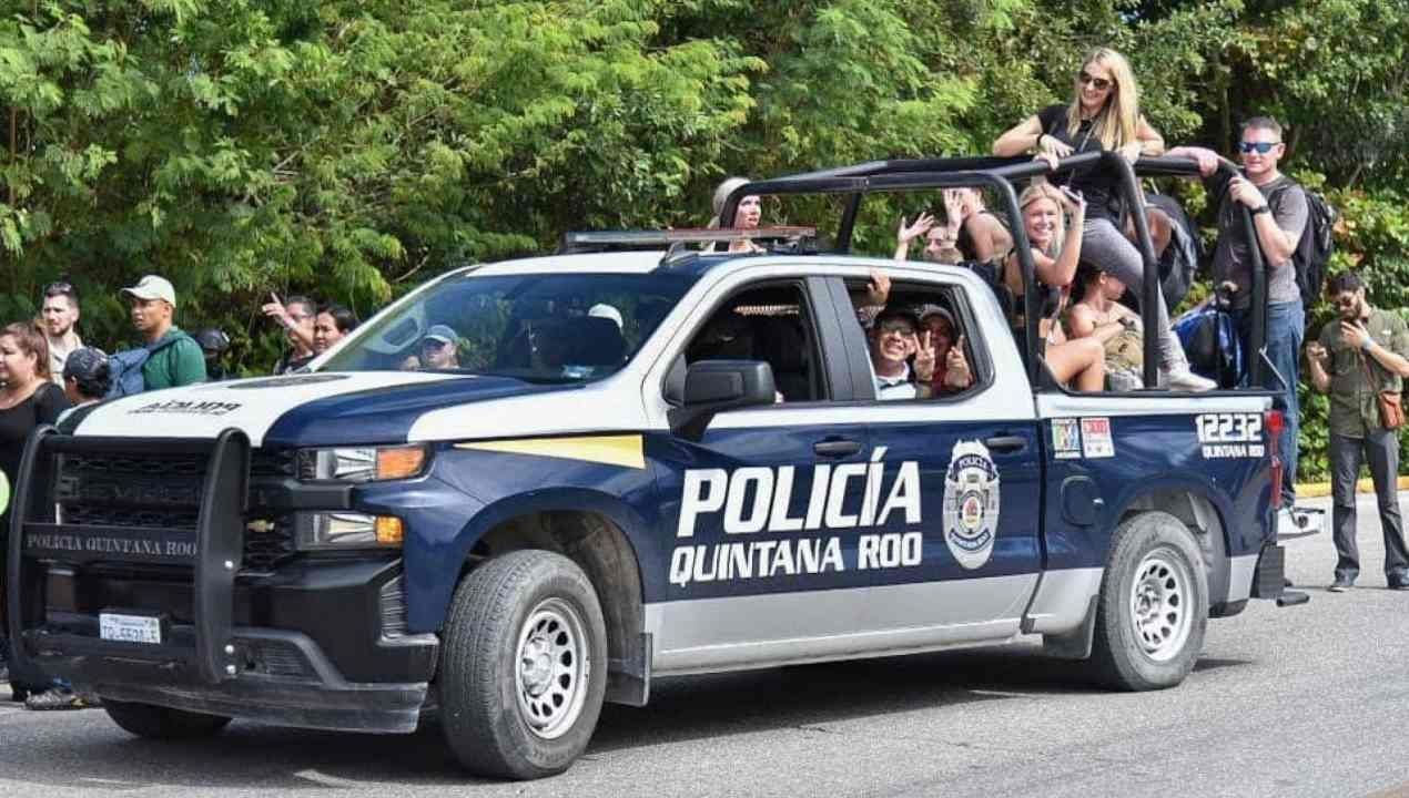 López Obrador descartó afectaciones al turismo en Cancún por conflicto de taxistas