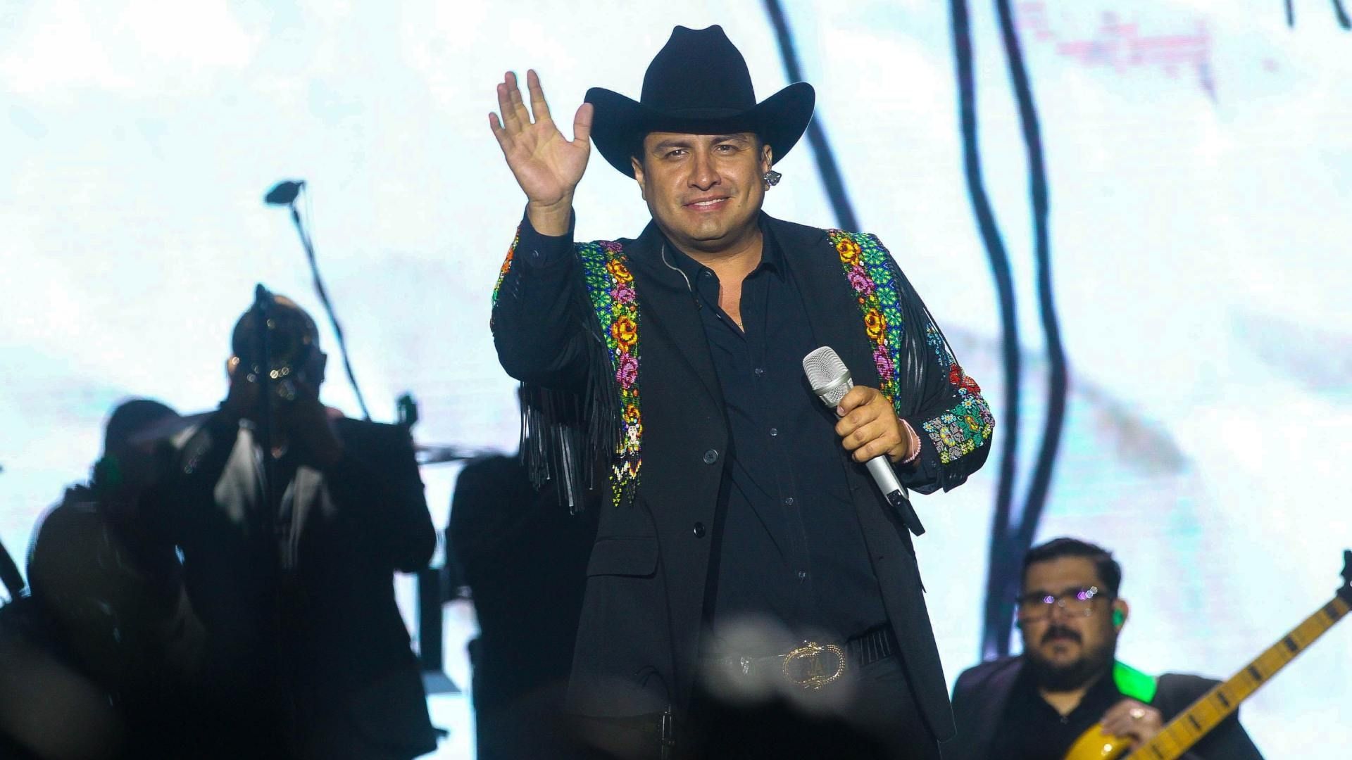 Reacción de Julión Álvarez por Detención de su Supuesto Piloto en Honduras: ¿Qué Dijo el Cantante?