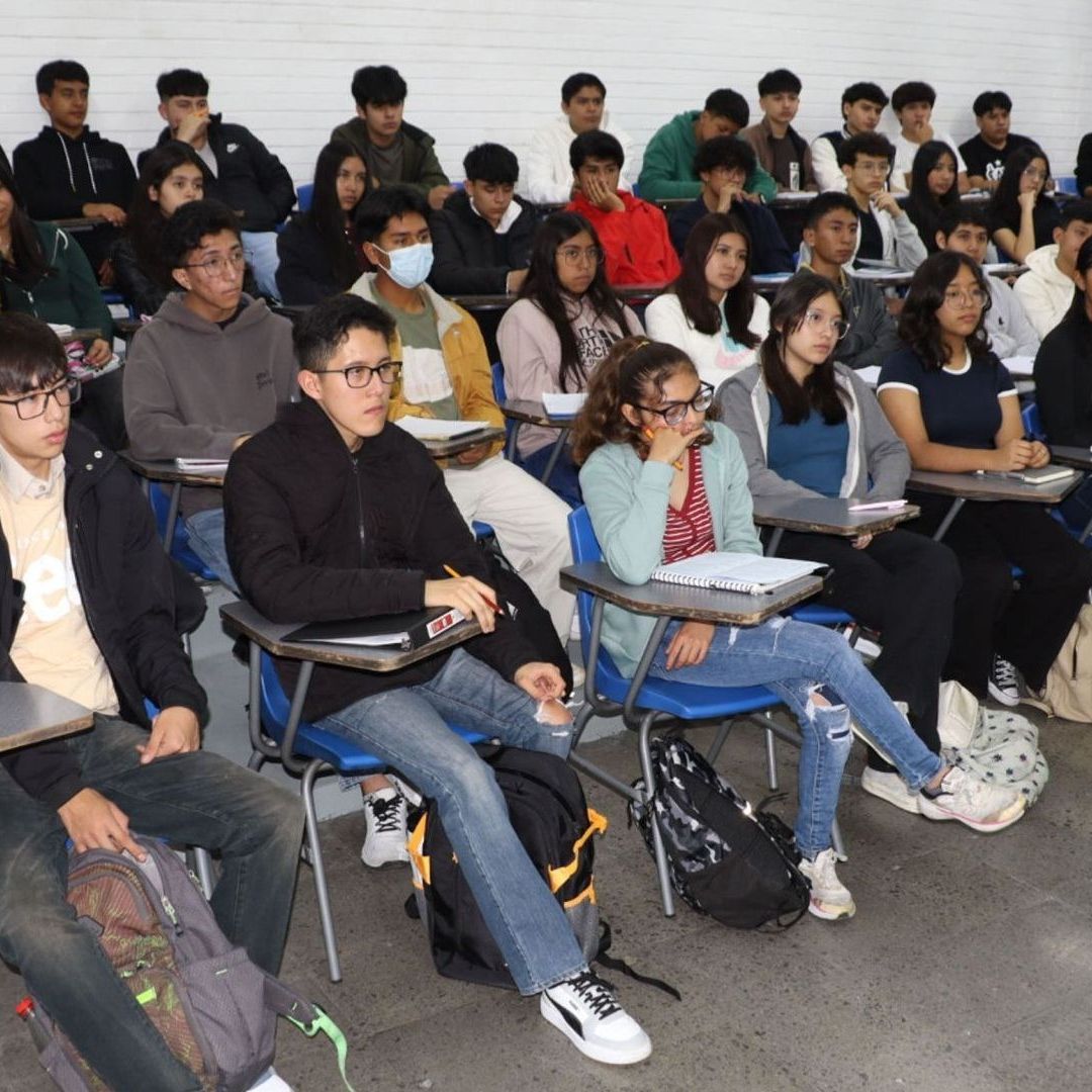 Como parte de los programas sociales, jóvenes recibirán beca de hasta 34 mil pesos.