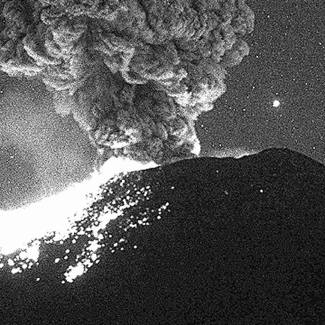 Volcán Popocatépetl arroja fragmentos incandescentes