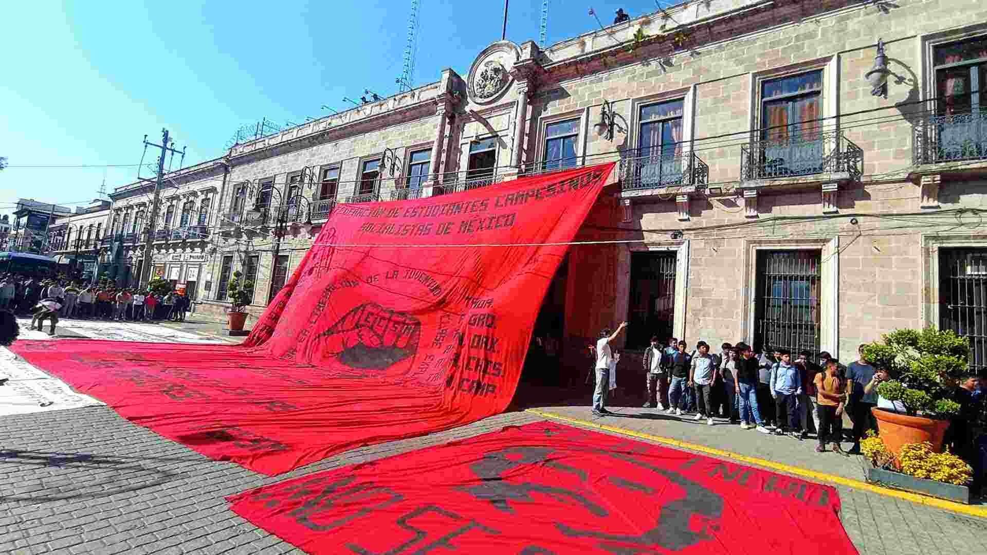 Fueron estudiantes de cuatro Normales los que participaron en la marcha en Tenancingo