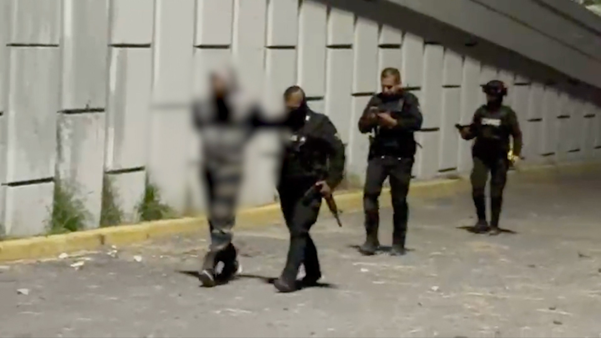 Detiene a Dos Hombres por Presunto Robo de Autopartes en Monterrey