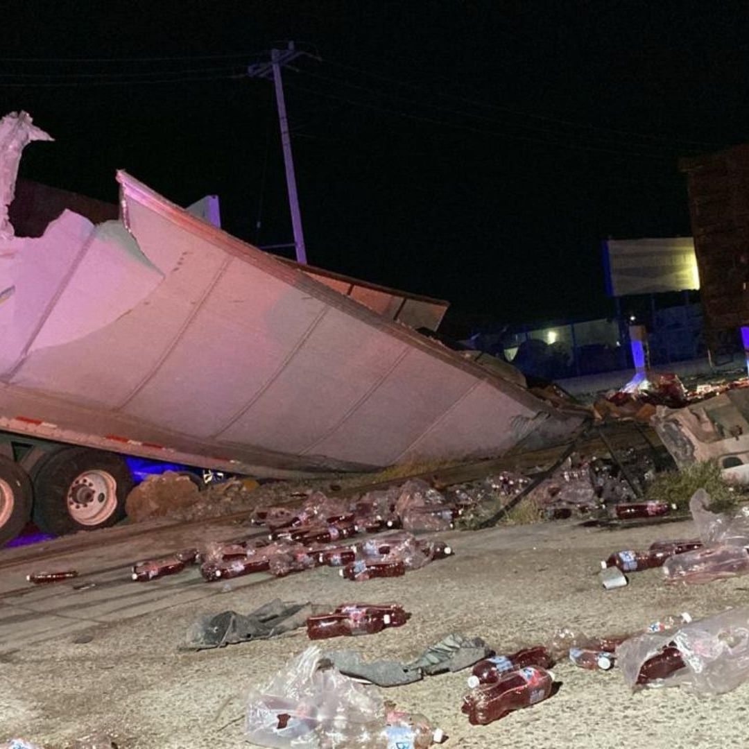 Tren Impacta a Tráiler frente a Antigua Cementera en Hermosillo; Hay un Lesionado