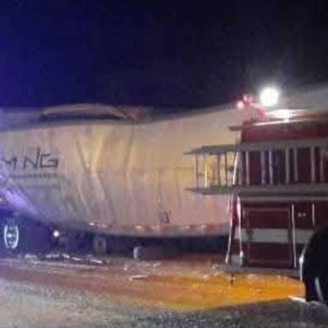 Conductor de Camión de Carga Murió tras Chocar Otras 2 Unidades en Carretera Ímuris-Cananea