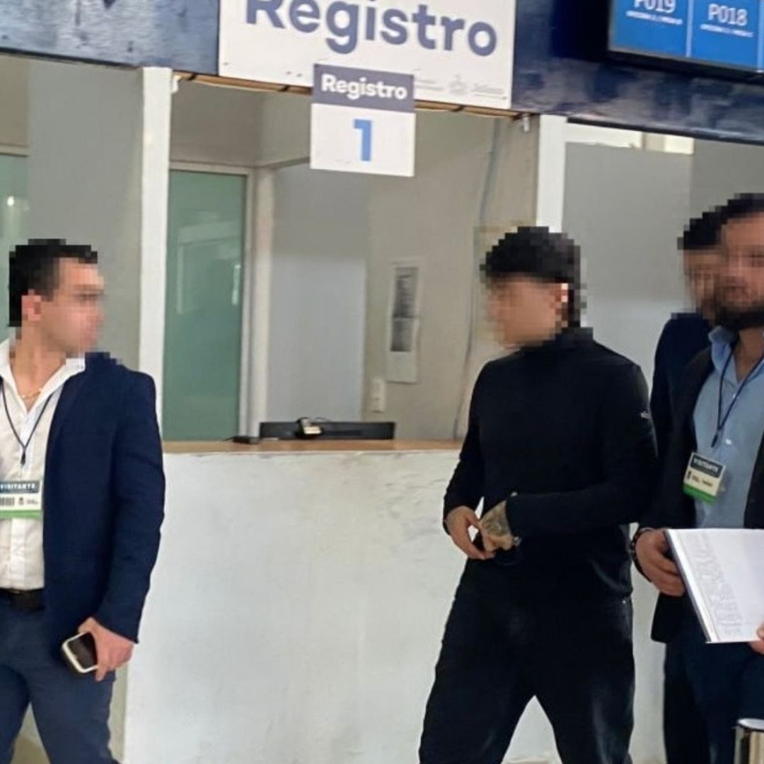Junior ‘H’ Acude a Rendir Declaración a la Fiscalía por Presunta Apología del Delito tras Cantar “El Azul” en Fiestas de Octubre