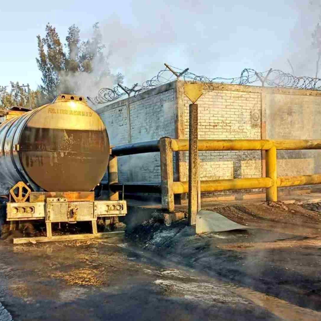 Una vez controlado el fuego, se abrió uno de los carriles contrarios.