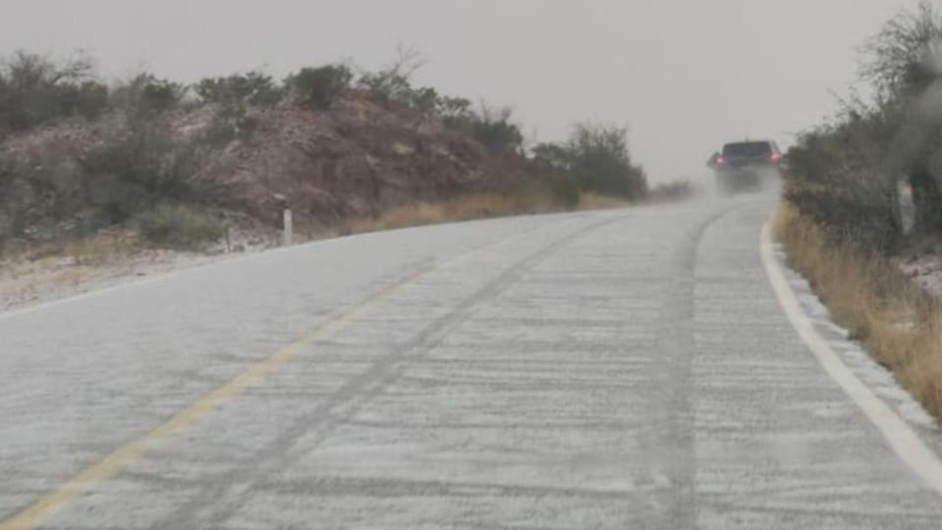 Cae Primera Nevada de la Temporada en Carretera Agua Prieta - Esqueda, en Sonora