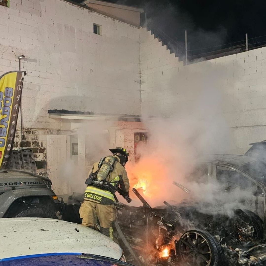 Incendio en Lote de Autos de Tijuana