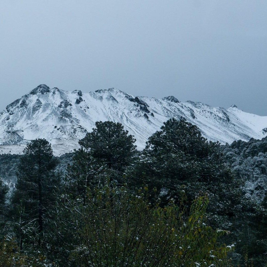 Nevada en el volcán Xinantécatl, en Estado de México