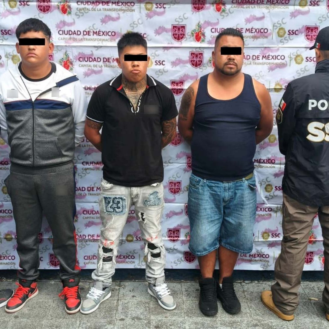 Hombres detenidos durante operativo de policías de la Ciudad de México. Foto: SSC