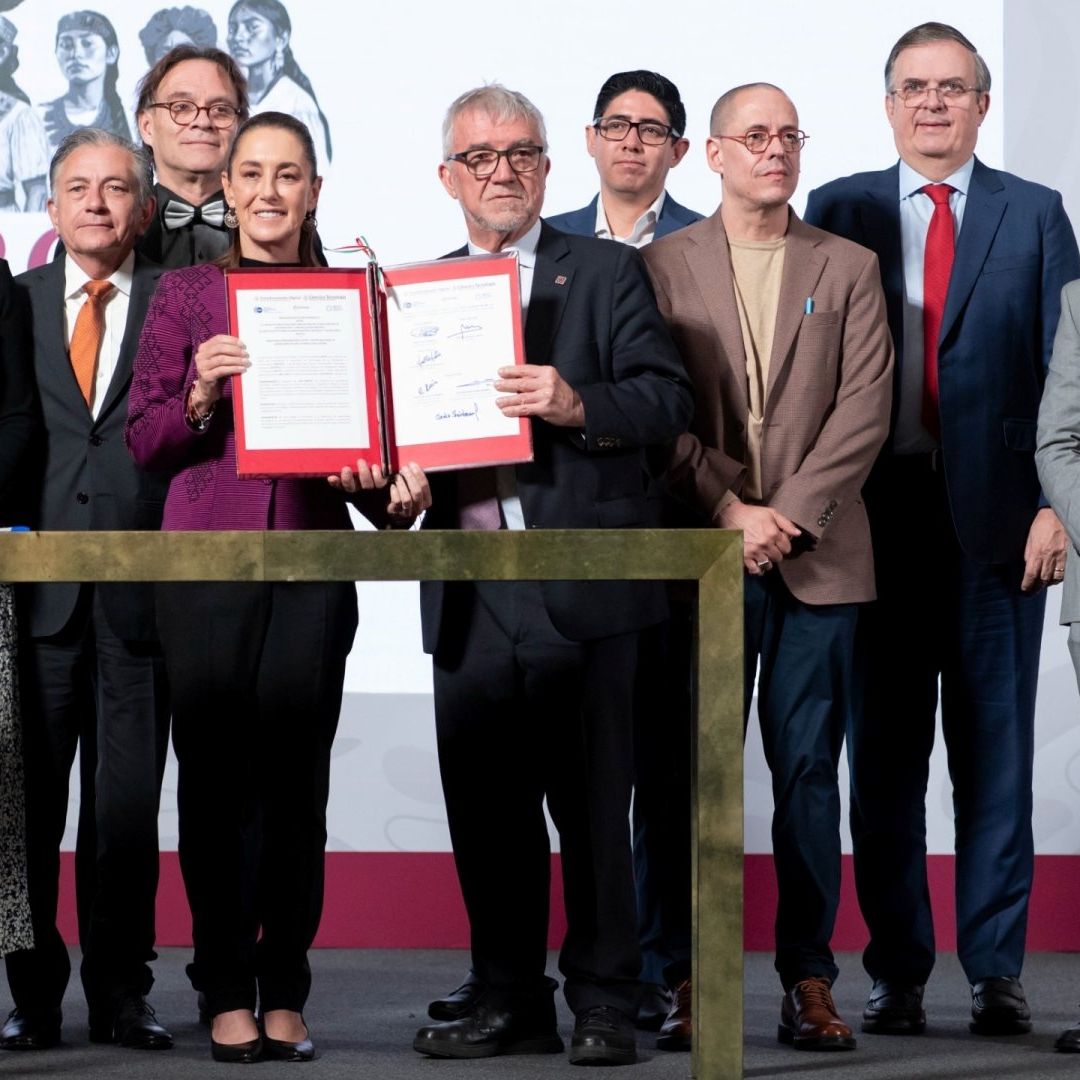 Firma de convenio para centro de cómputo en México