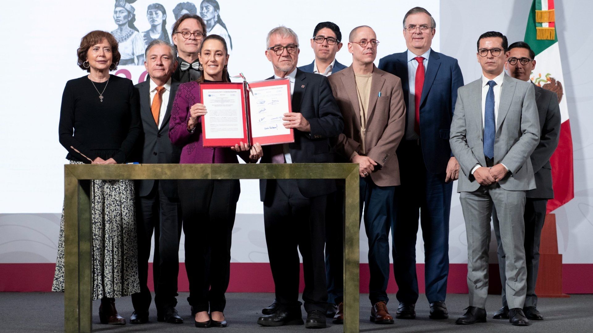 Firma de convenio para centro de cómputo en México