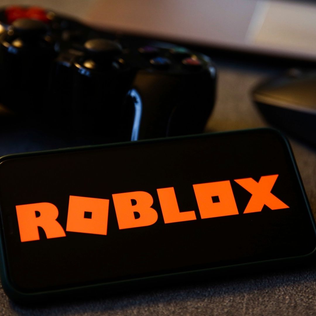 Roblox Implementará Reconocimiento Facial para Verificar Edad de Jugadores en Chats.