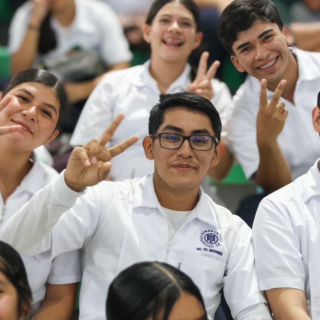 Anuncio de becas federales para universitarios