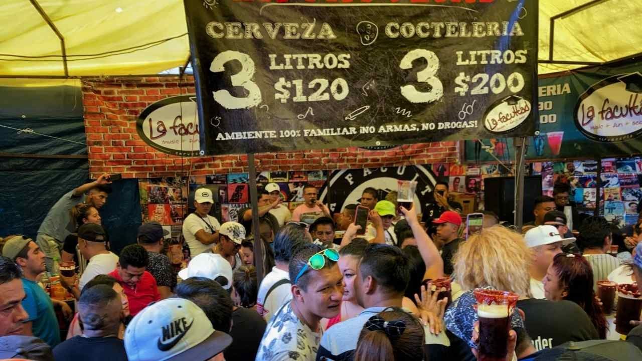Autoridades del Gobierno de la Ciudad de México (CDMX) desmantelaron varios puestos semifijos, conocidos como “chelerías’