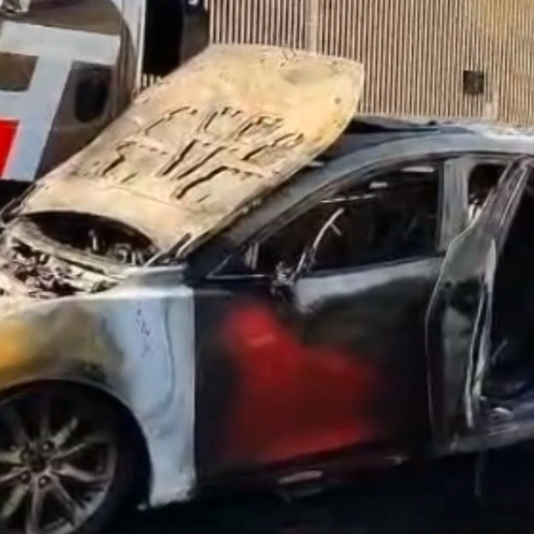 Auto incendiado