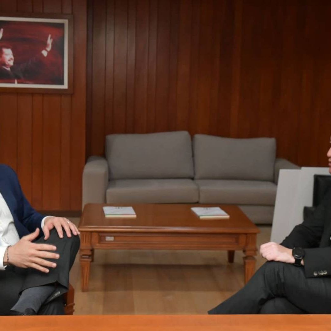 Se reúnen 'Alito' y Osorio Chong en sede del PRI