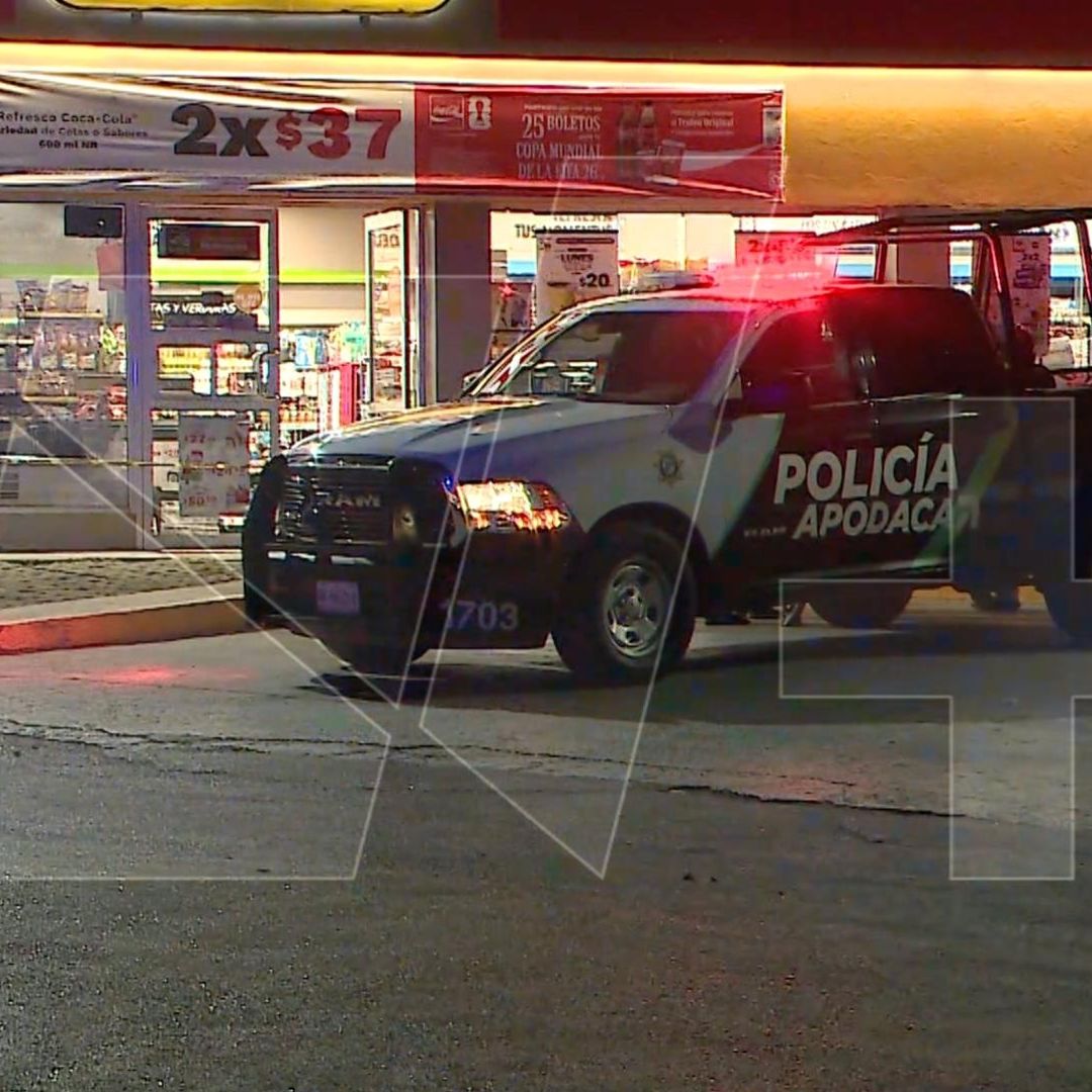 Policía de Apodaca acordona tienda de conveniencia por robo