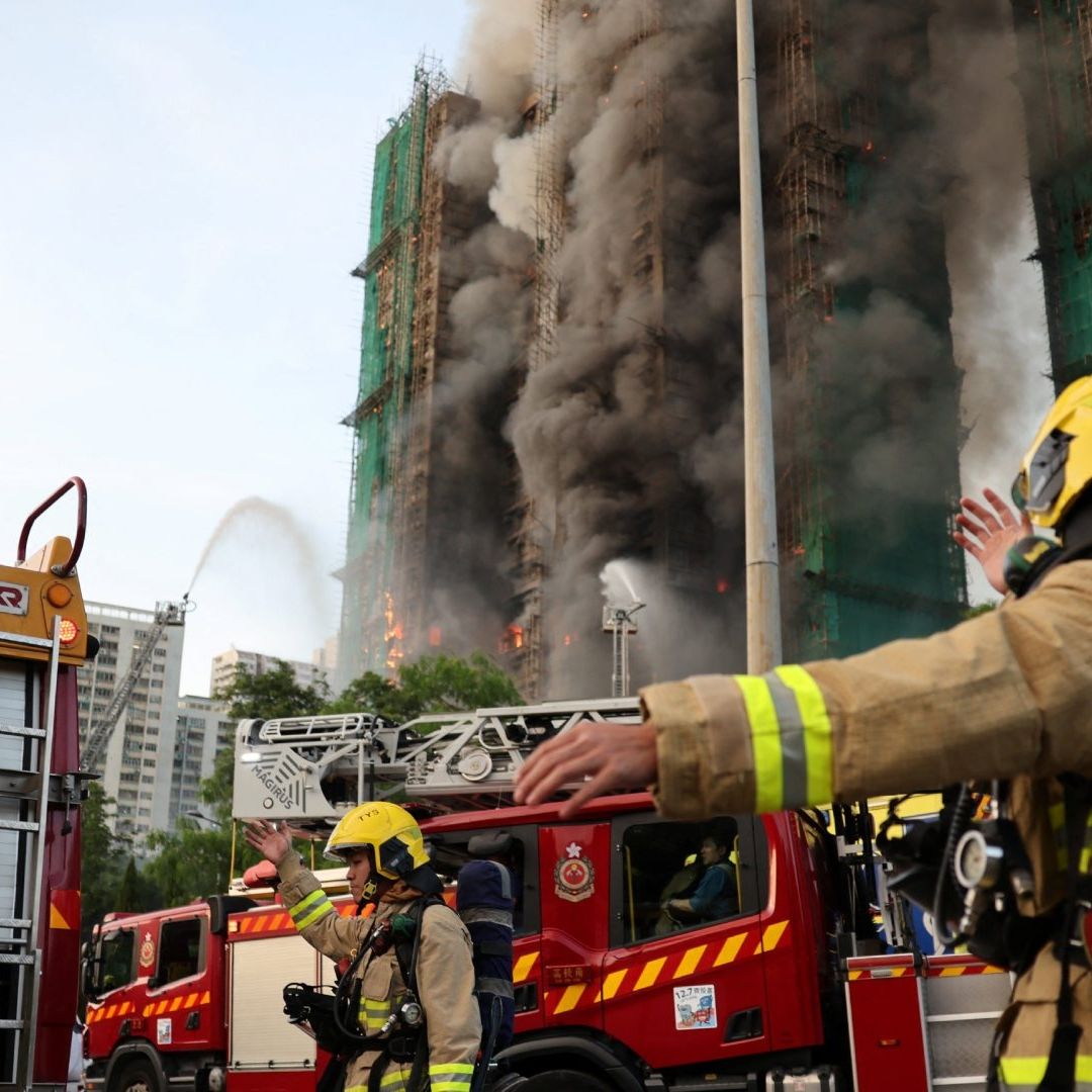 Fuerte Incendio en Complejo de Edificios en Hong Kong Deja Cuatro Muertos y Tres Heridos