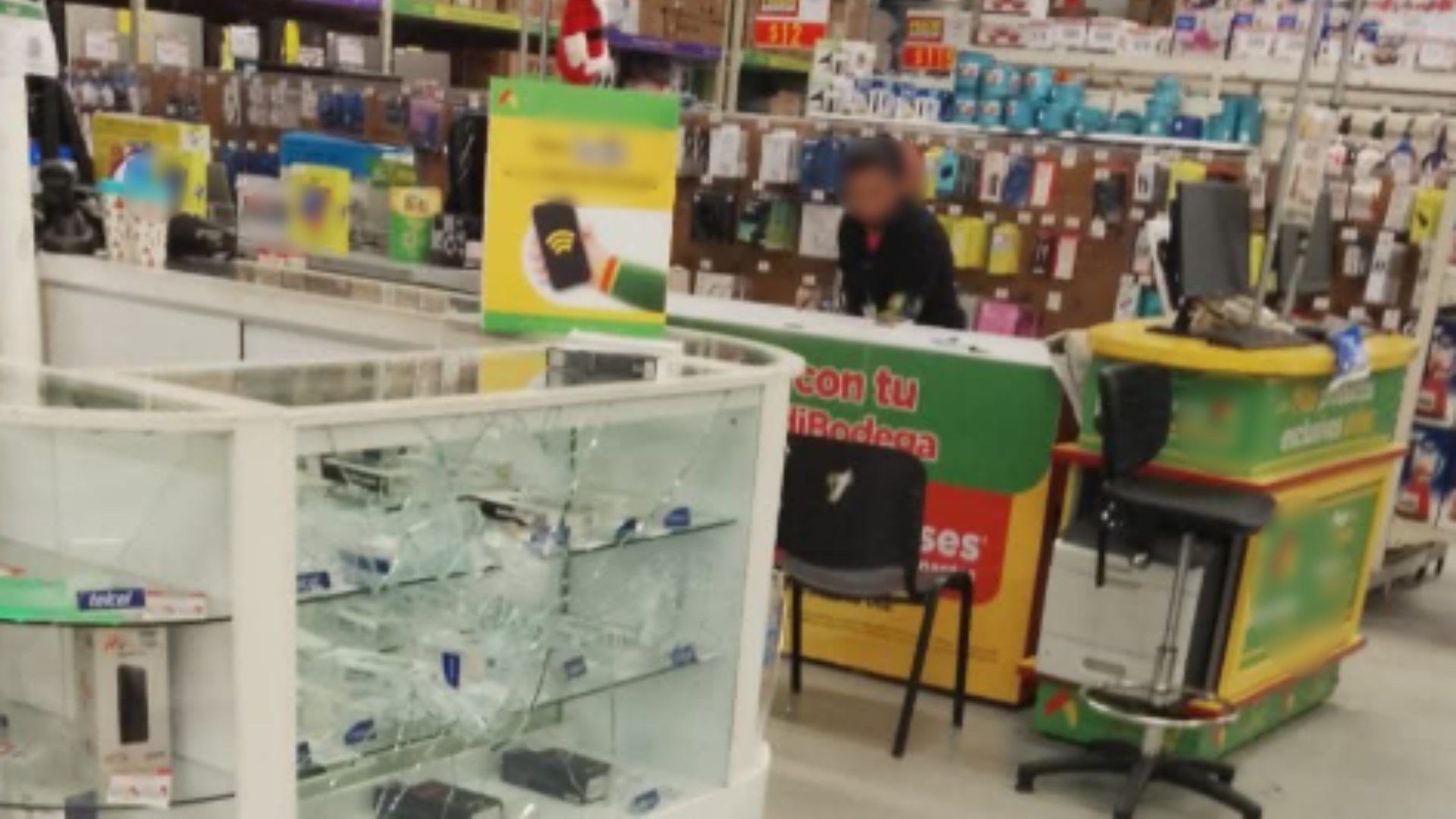 Asalto y Robo de Celulares en Bodega Aurrerá de 14 Sur en San José Chapulco, Puebla