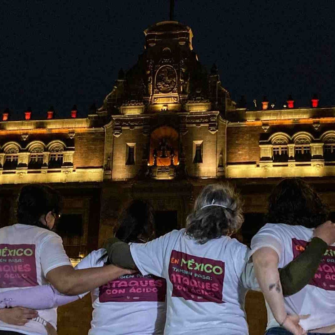 Mujeres víctimas de violencia ácida se manifestan frente a Palacio Nacional (Feb 2022). Foto: Cuartoscuro | Archivo
