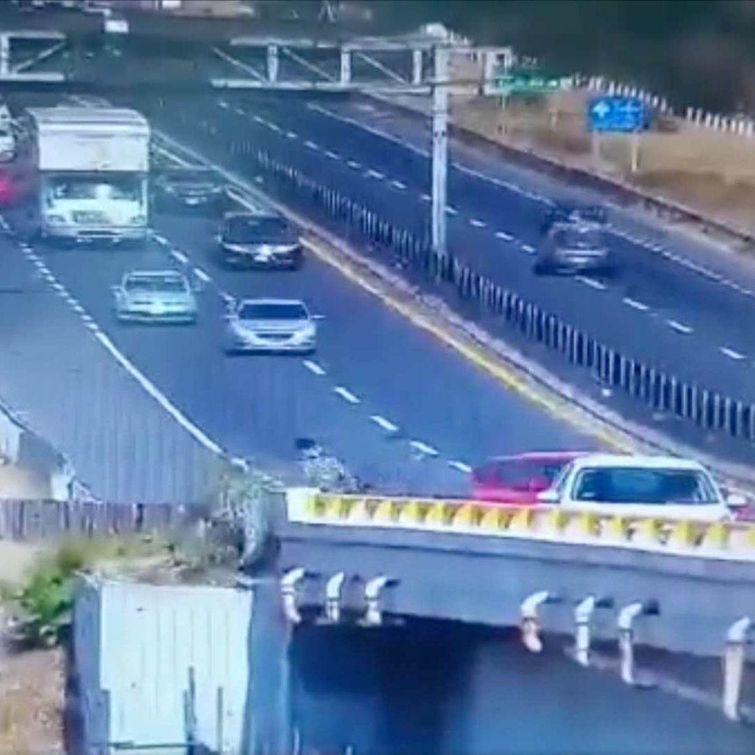 Persecución en Ecatepec para atrapar a banda de roba coches