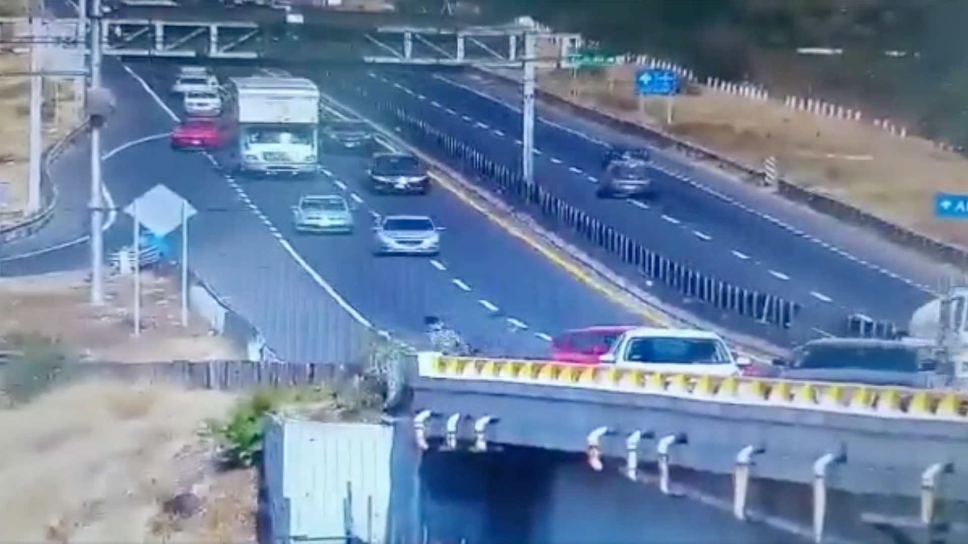 Persecución en Ecatepec para atrapar a banda de roba coches
