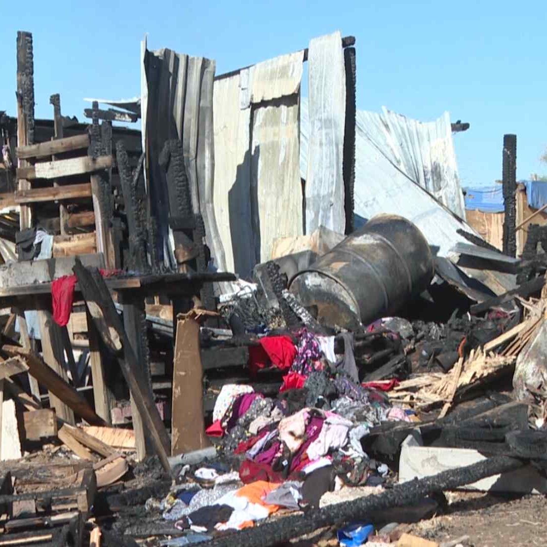 Una Vivienda Resulta Incendiada por Completo por Presunto Fuego Provocado en Hermosillo