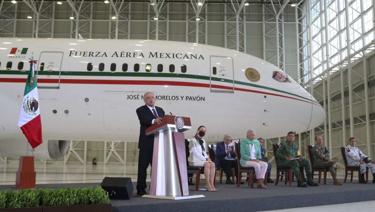 López Obrador pidió a Joe Biden intercambiar el avión presidencial por aviones de carga